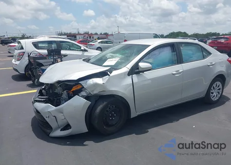 2018 Toyota Corolla Le z USA, uszkodzony, nr VIN 5YFBURHEXJP811345